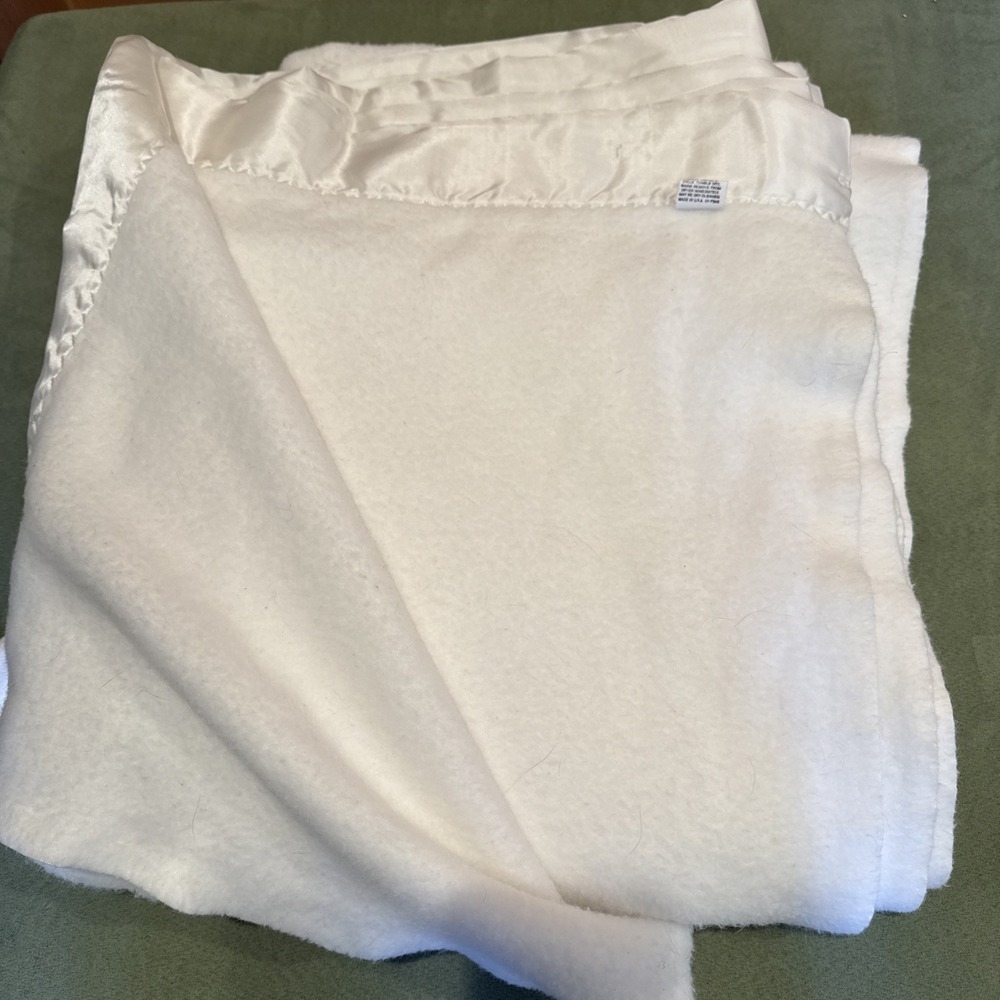 Vintage Acrylic Blanket Twin 66" W x 83" L White Satin Trim Made in USA FLAW